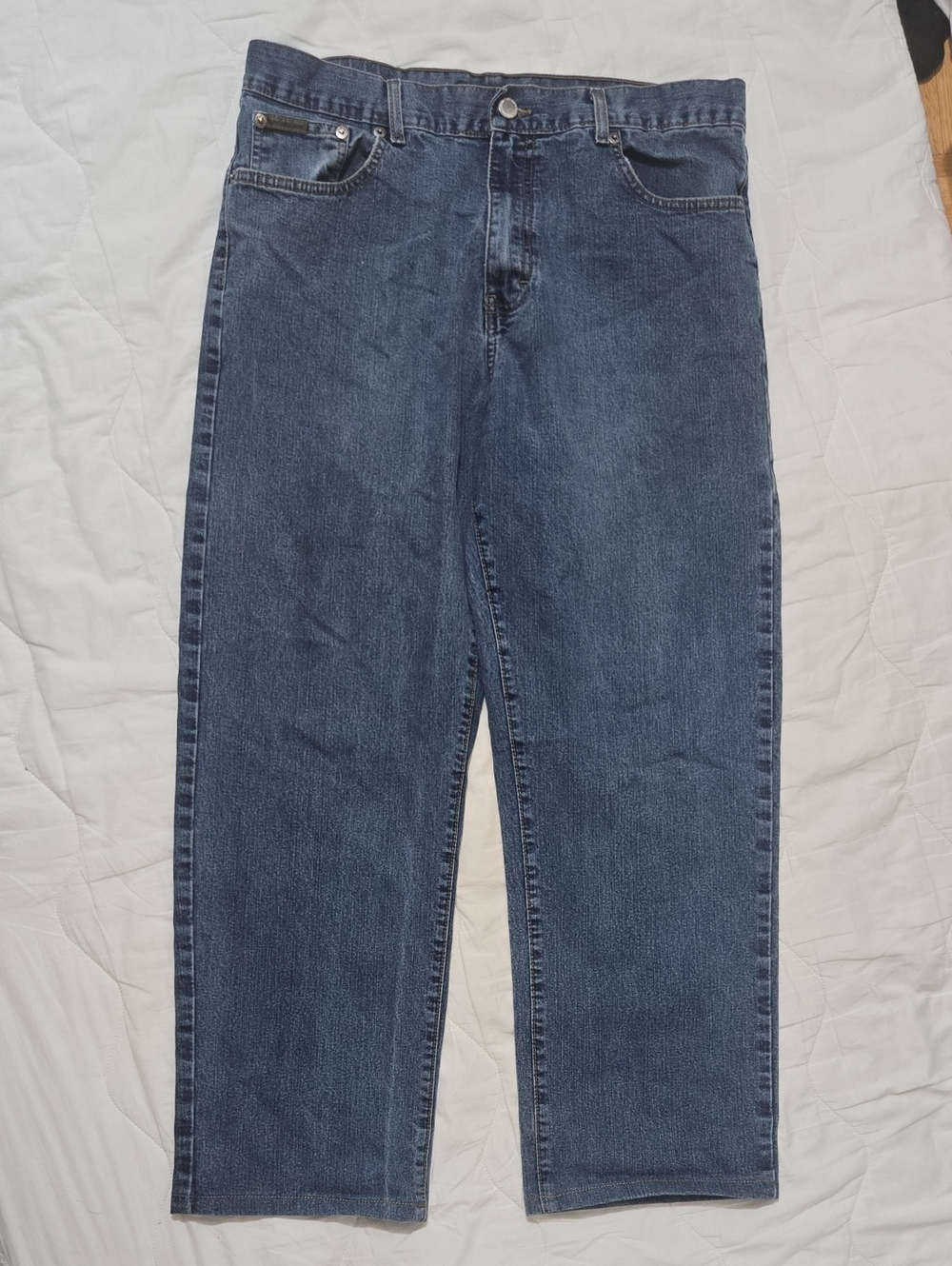 Relaxed Fit Men's Jeans in Mid Wash Blue